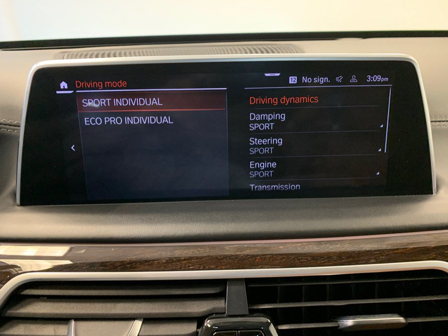 Used 2021 BMW 750i xDrive w/ Executive Package AWD/4WD image 35