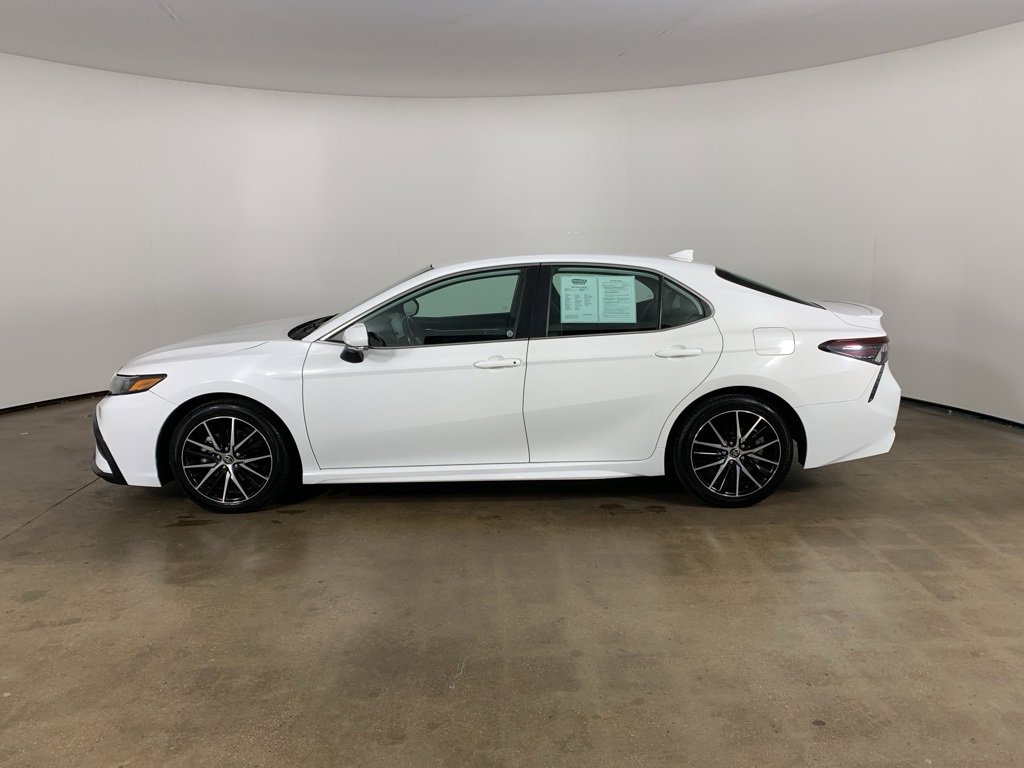 Used 2023 Toyota Camry SE image 33