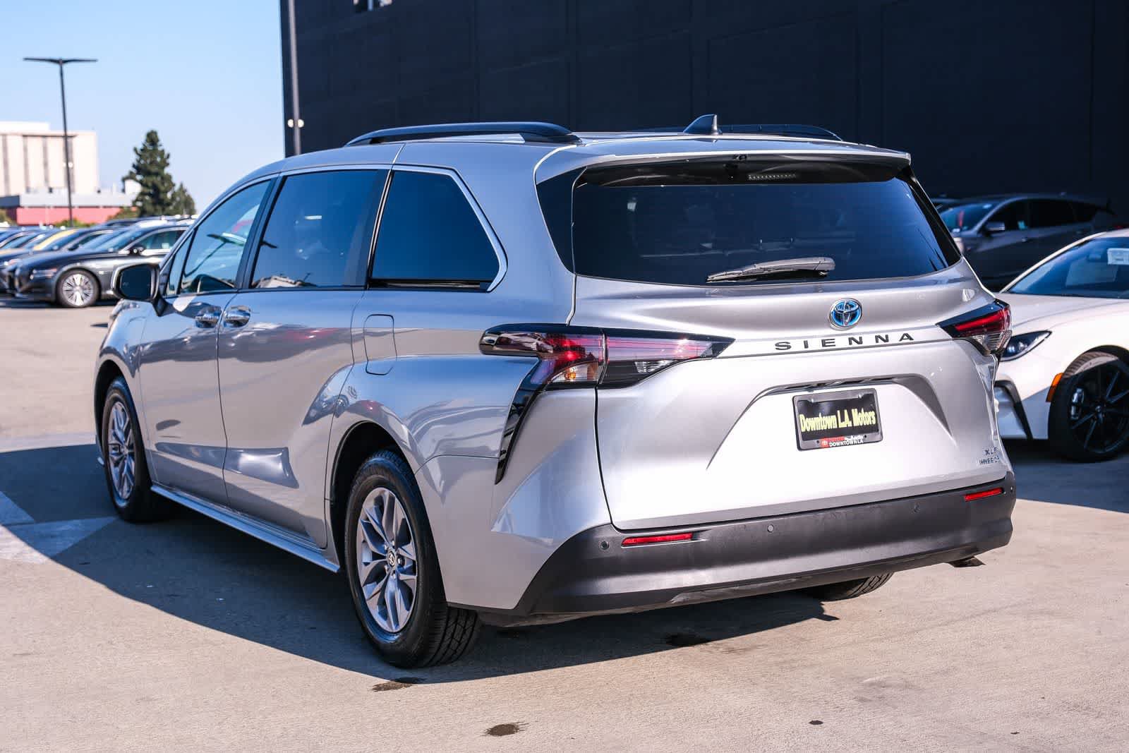Certified 2024 Toyota Sienna XLE FWD image 6