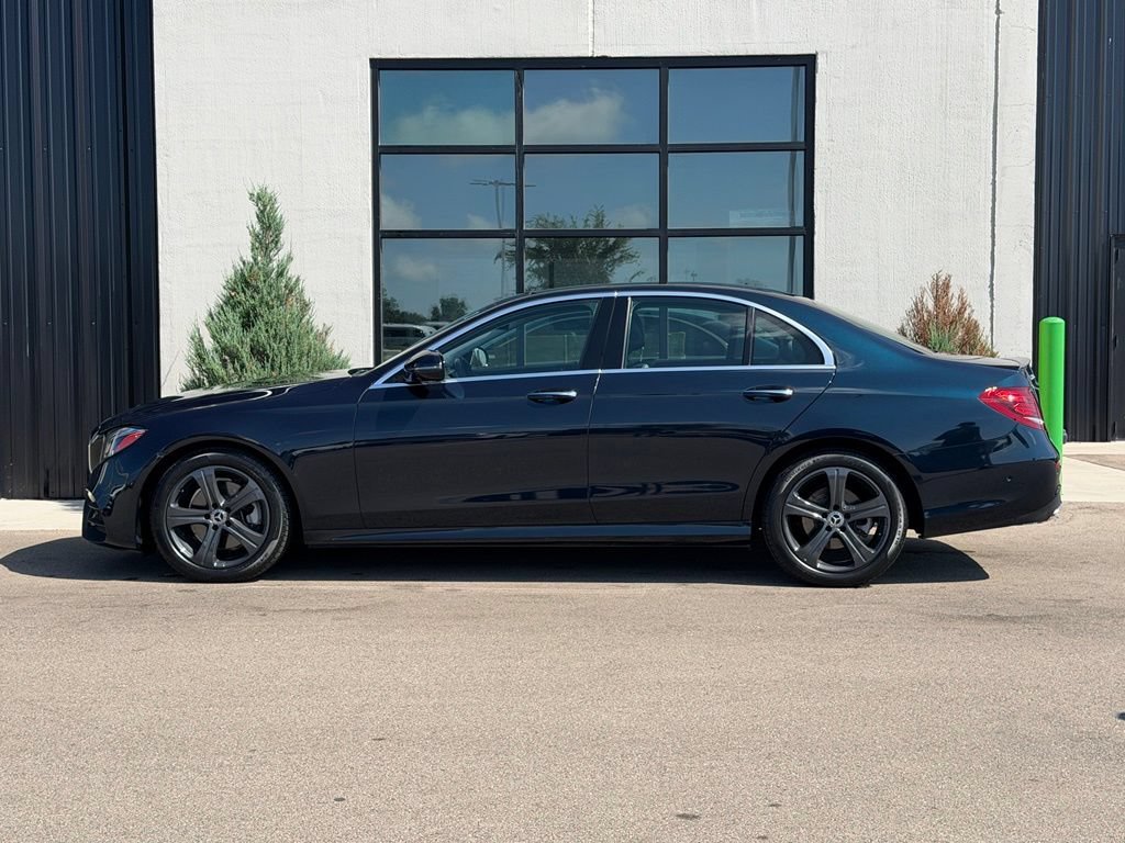 Used 2018 Mercedes-Benz E 300 4MATIC image 2
