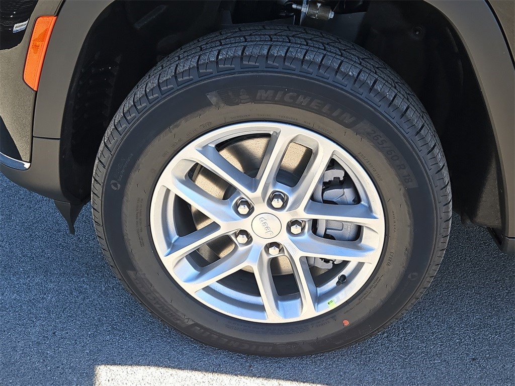New 2025 Jeep Grand Cherokee L Laredo w/ Luxury Tech Group I image 13