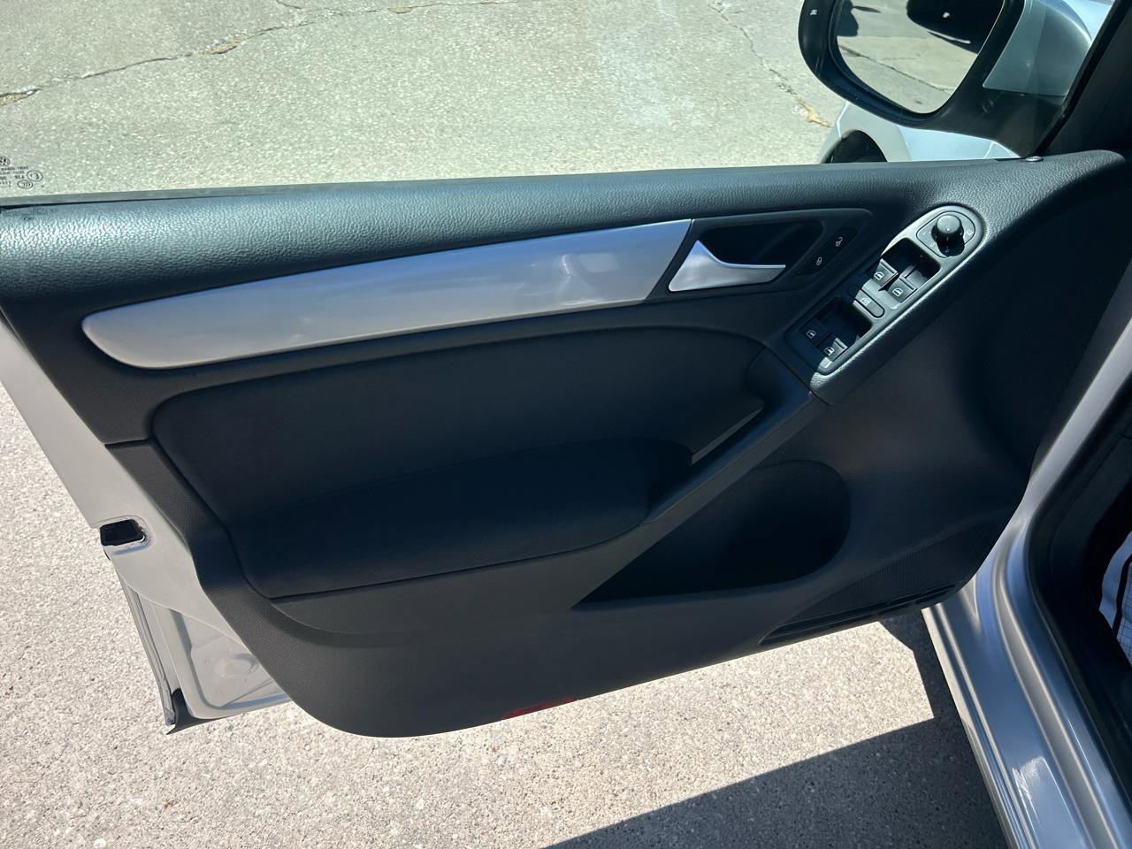 Used 2014 Volkswagen Golf 4-Door image 9