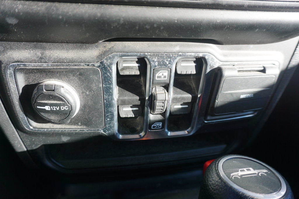 Used 2023 Jeep Gladiator Sport AWD/4WD image 13