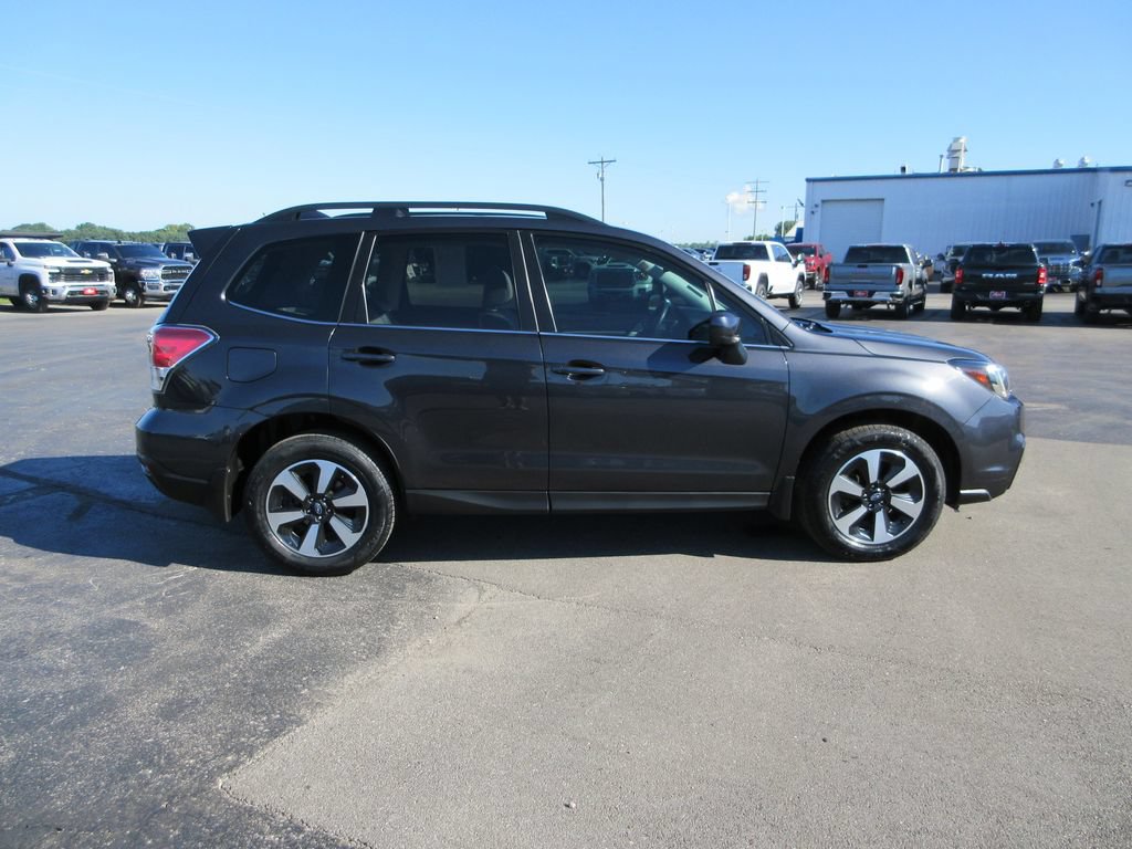 Used 2017 Subaru Forester 2.5i Limited AWD/4WD image 5