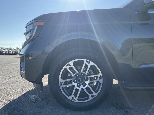 Used 2025 Ford Expedition Max Active AWD/4WD image 11