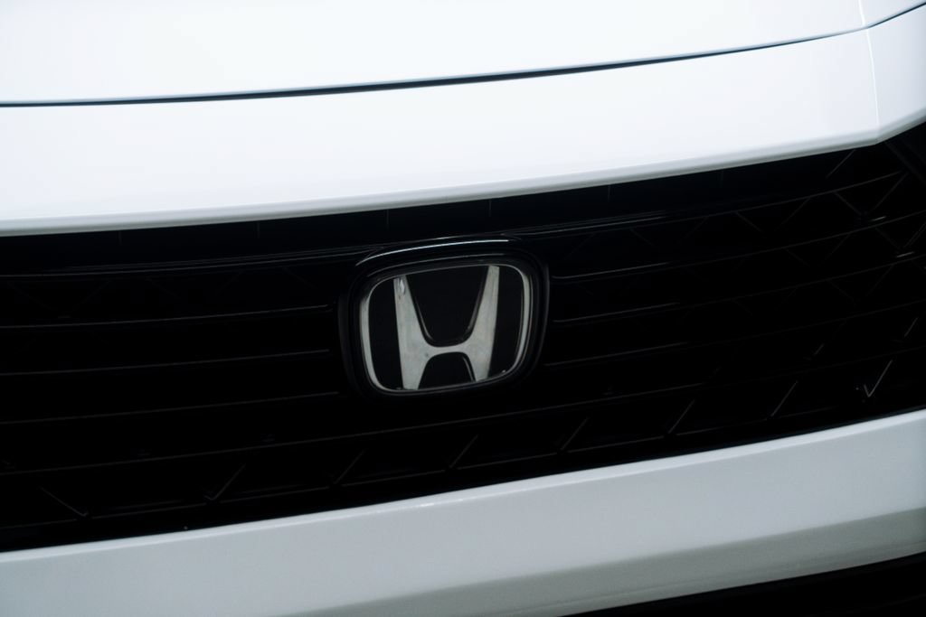 Used 2023 Honda Accord Sport image 3