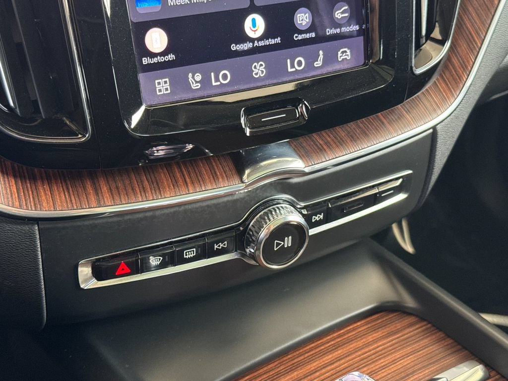 Certified 2023 Volvo XC60 B5 Ultimate w/ Climate Package FWD image 20