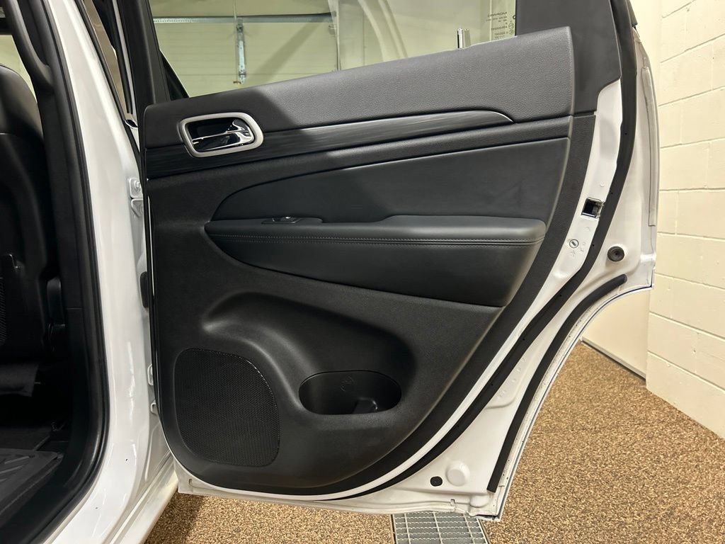 Used 2020 Jeep Grand Cherokee Altitude AWD/4WD image 15