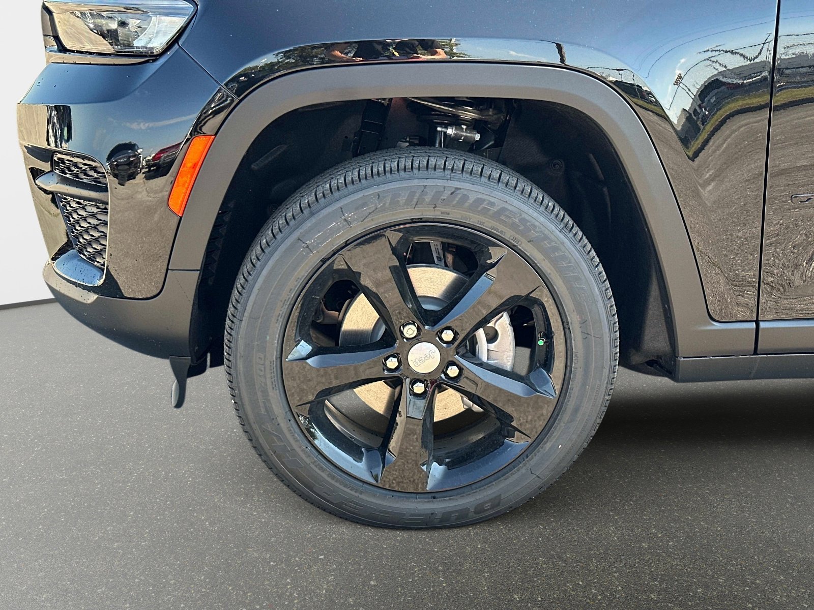 New 2025 Jeep Grand Cherokee Altitude AWD/4WD image 11
