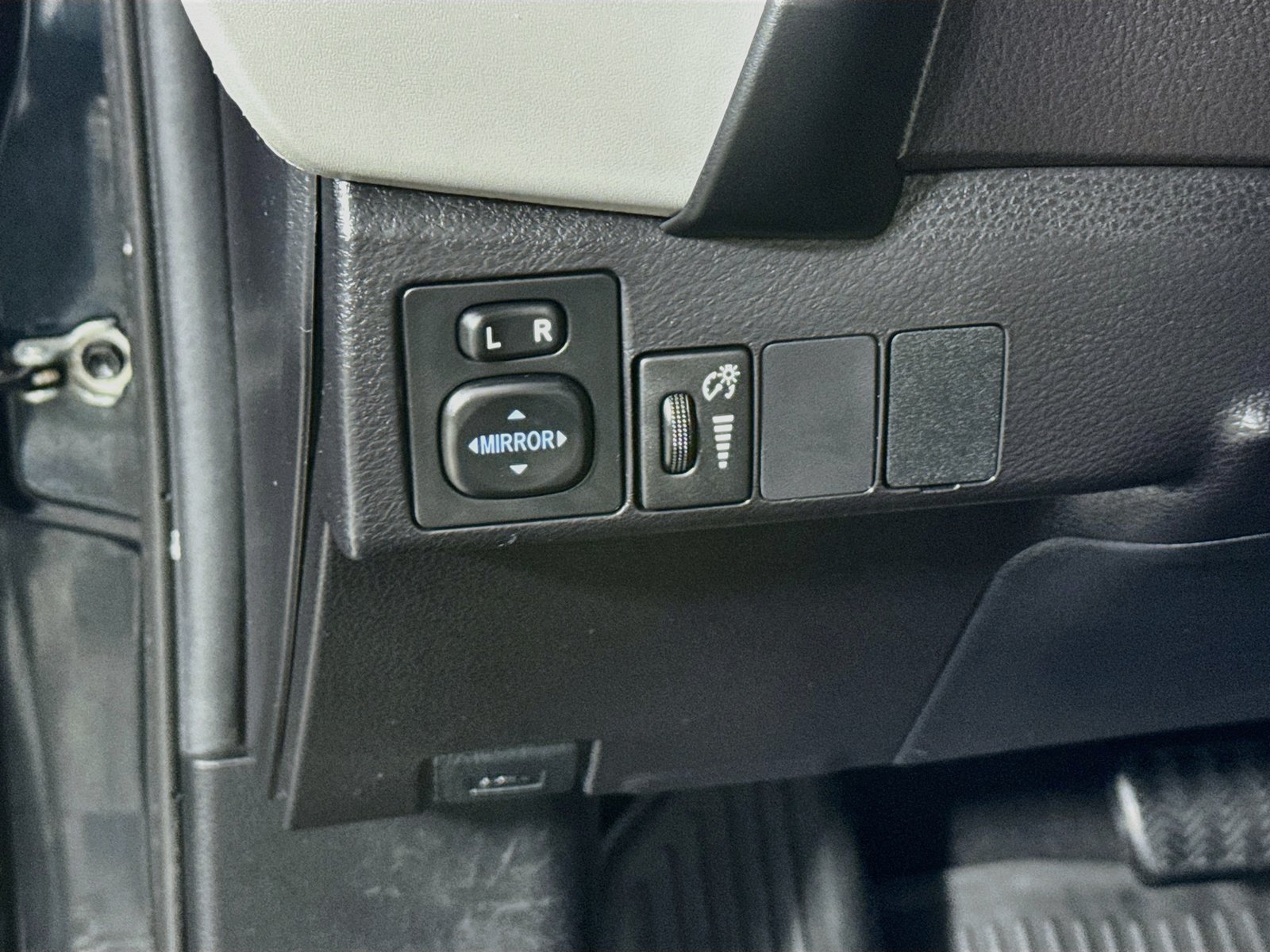 Used 2018 Toyota Corolla LE FWD image 10