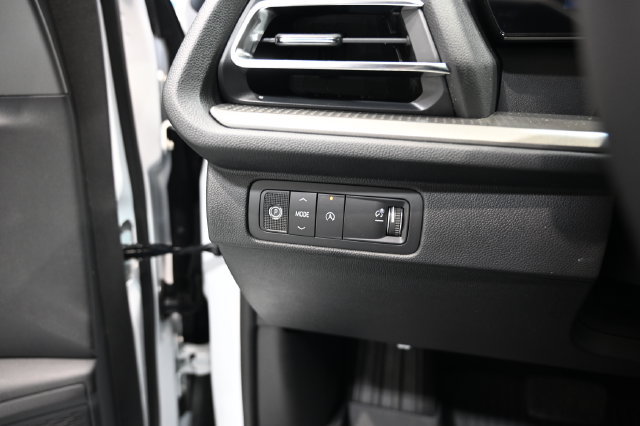 New 2027 Chevrolet Traverse LT w/ LPO, Floor Liner Package FWD image 26