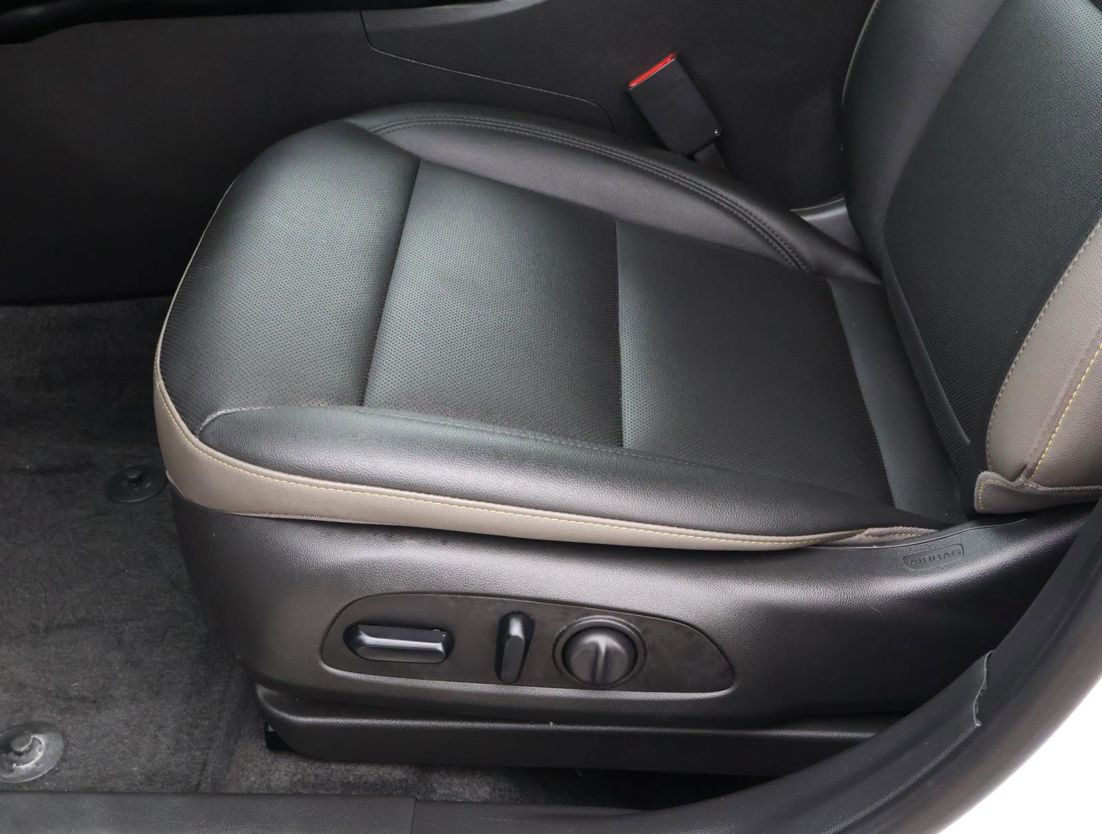 Used 2025 Chevrolet Trax ACTIV image 14