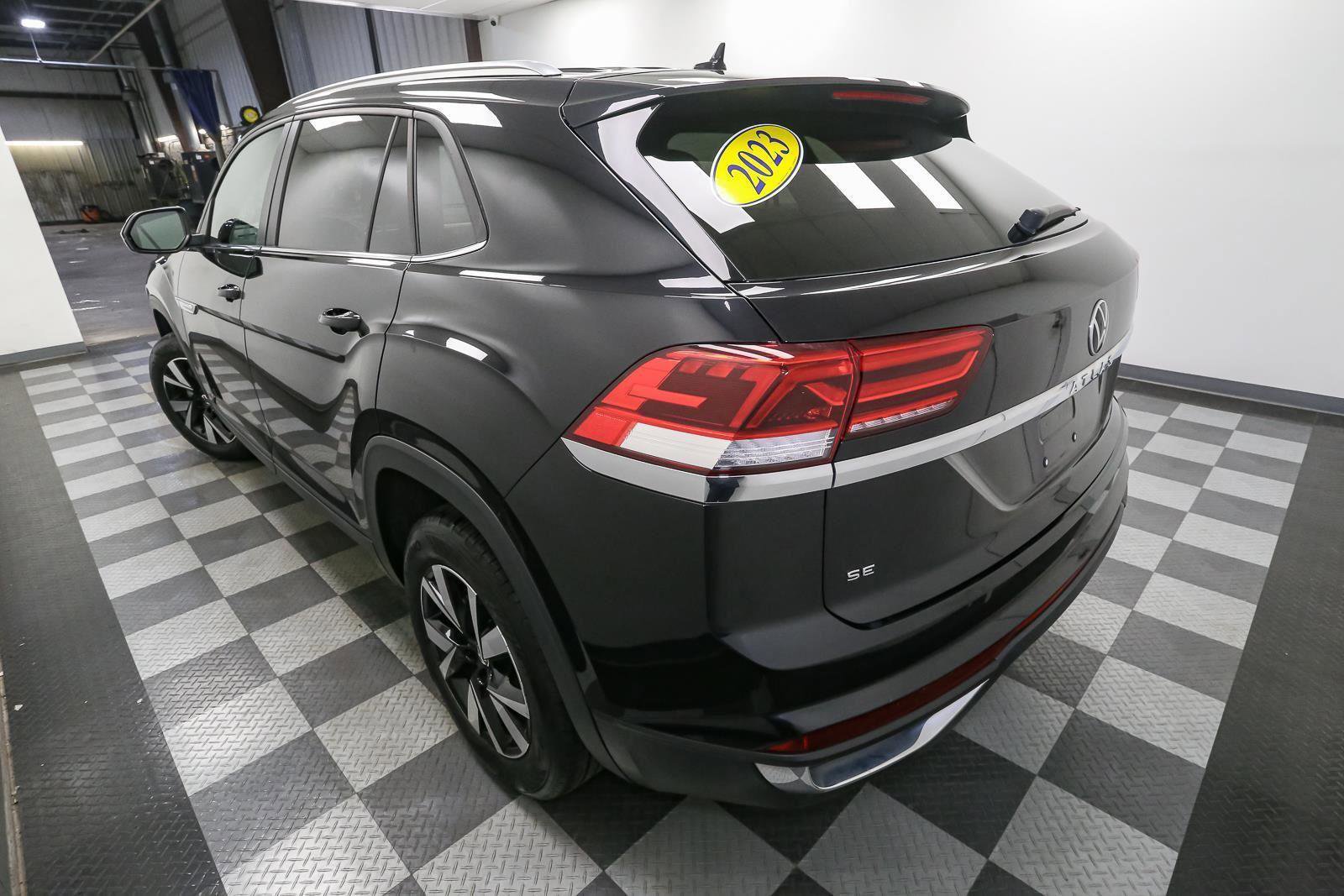 Certified 2023 Volkswagen Atlas Cross Sport SE image 12