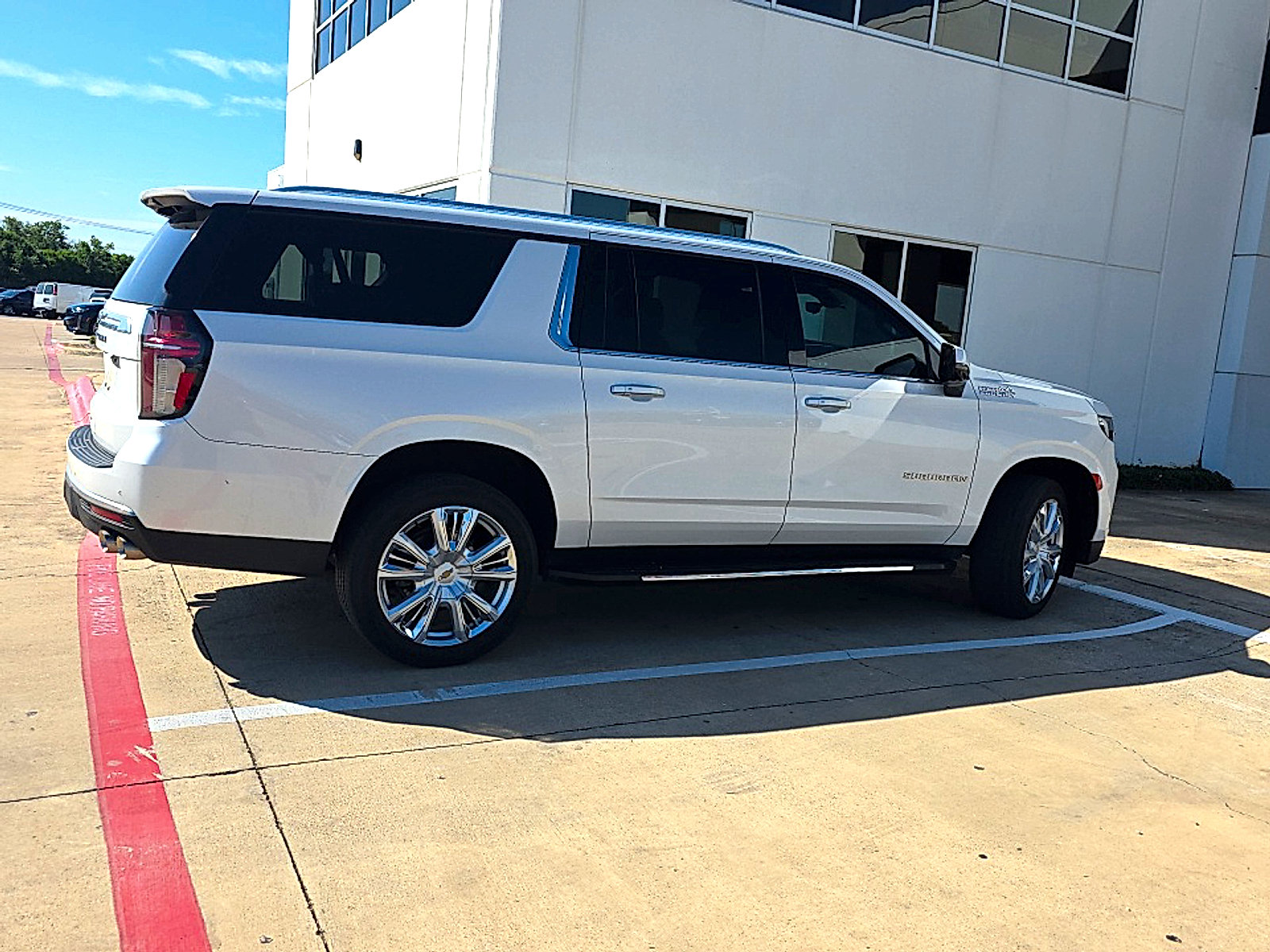 Used 2021 Chevrolet Suburban High Country RWD image 9