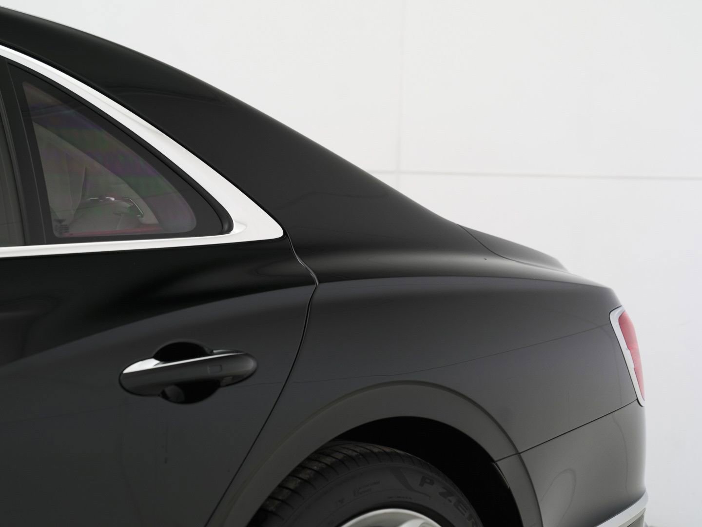 Used 2023 Bentley Flying Spur V8 image 28