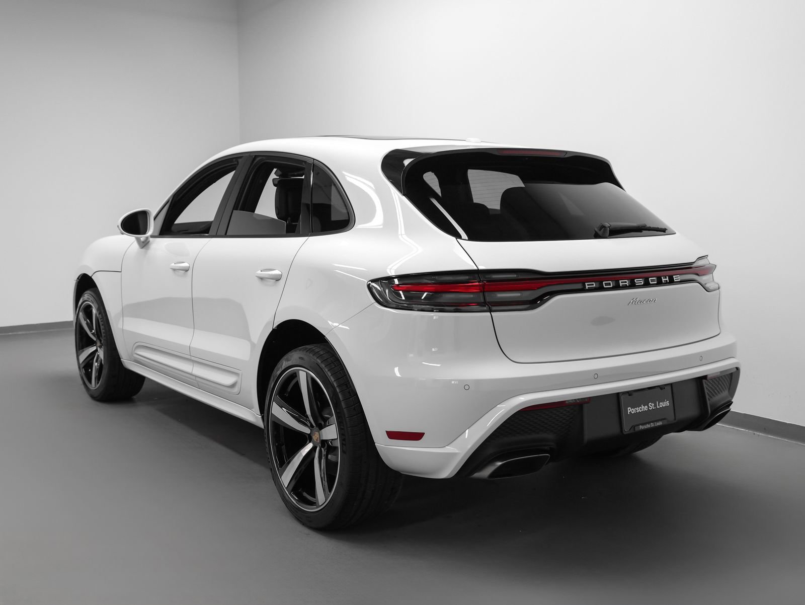New 2026 Porsche Macan image 3