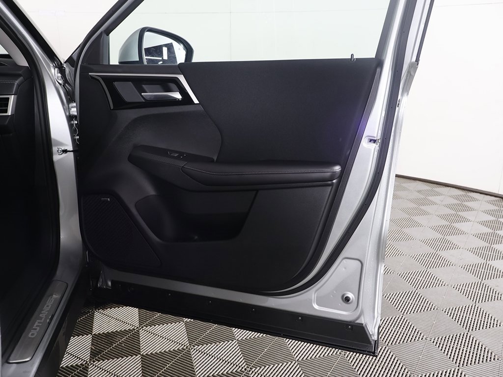 New 2026 Mitsubishi Outlander ES image 22