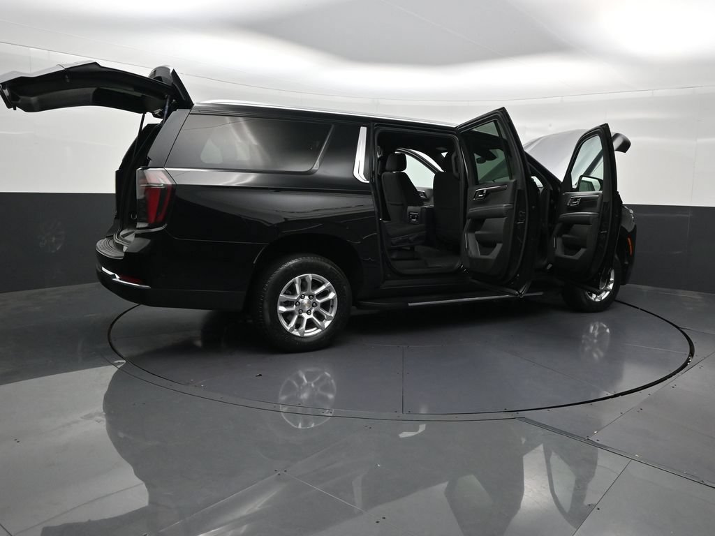 Used 2025 Chevrolet Suburban LS RWD image 36