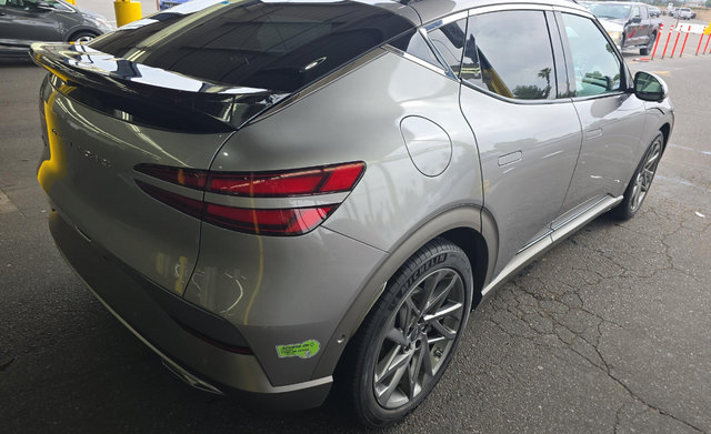 Used 2023 Genesis GV60 Advanced AWD/4WD image 3