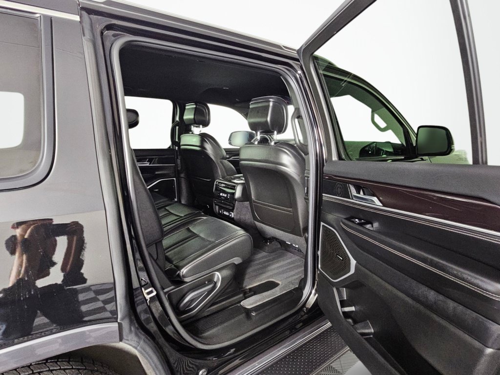 Used 2022 Jeep Wagoneer Series I AWD/4WD image 37