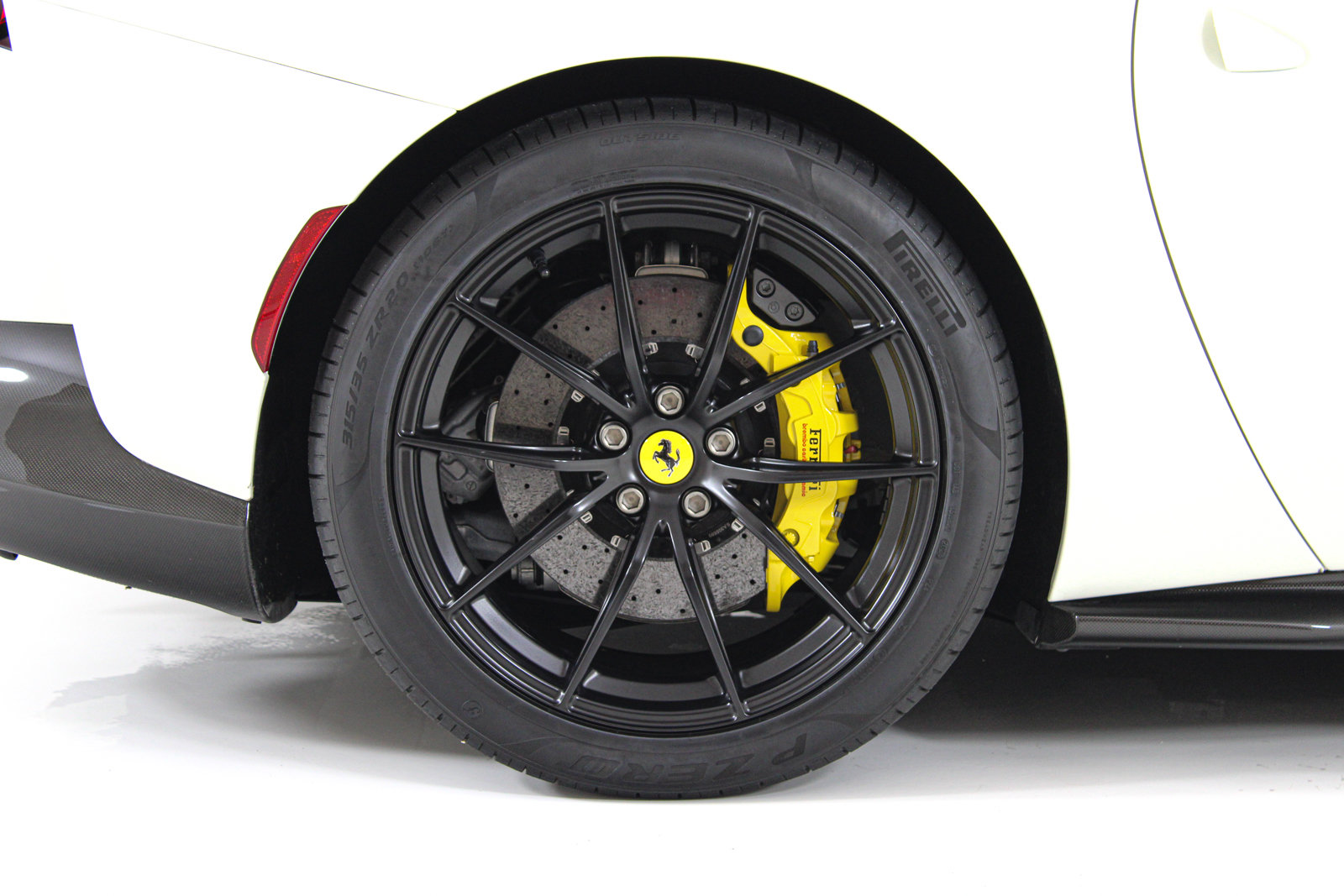 Used 2019 Ferrari 812 Superfast RWD image 17
