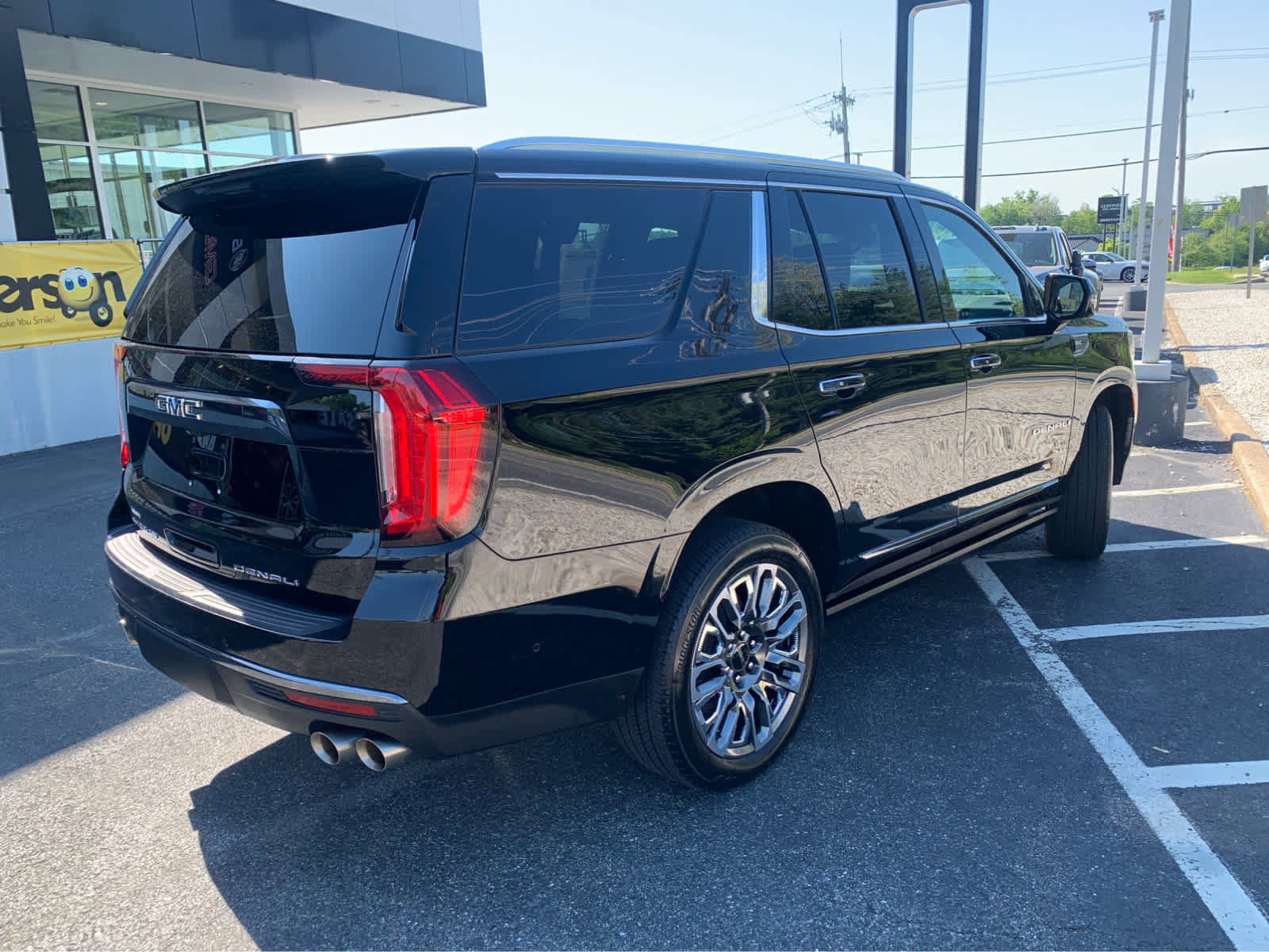 Used 2023 GMC Yukon Denali Ultimate AWD/4WD image 8