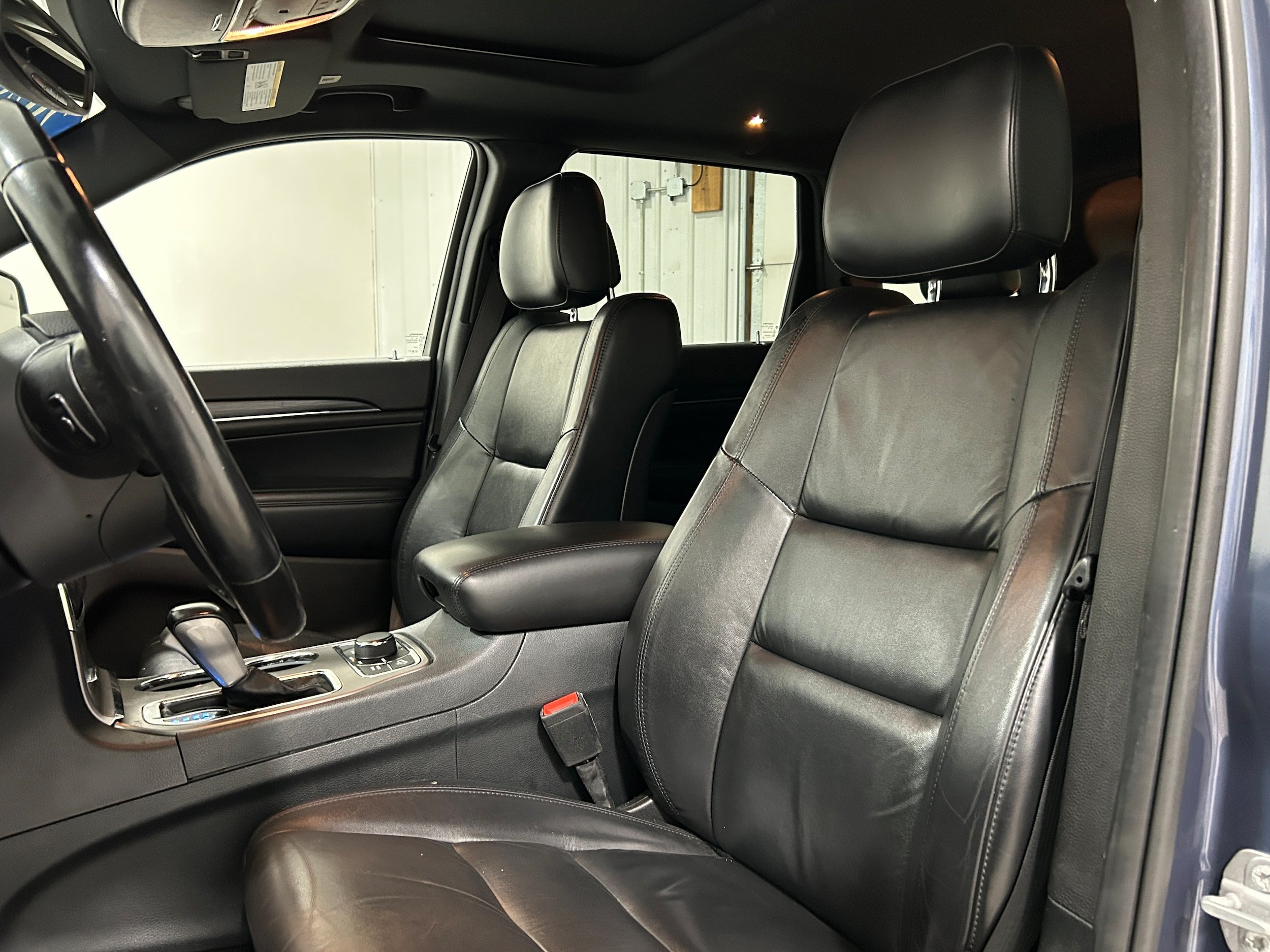 Used 2020 Jeep Grand Cherokee Limited AWD/4WD image 27