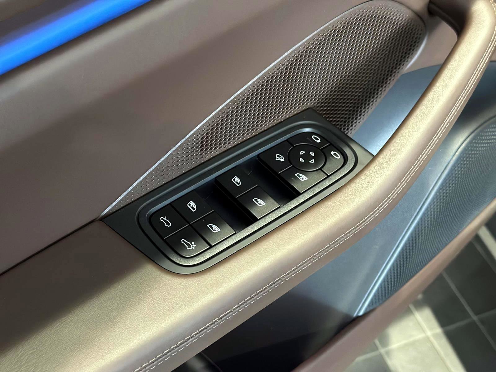 New 2024 Porsche Macan 4 Electric image 20