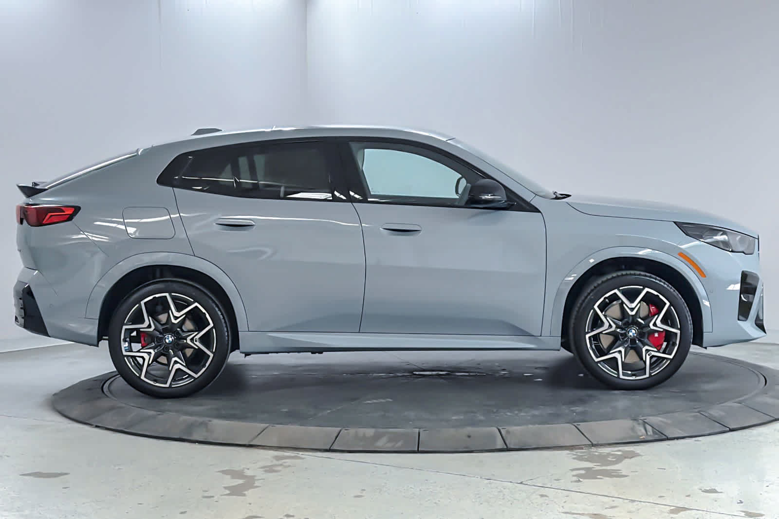 New 2026 BMW X2 xDrive28i w/ Technology Package AWD/4WD image 8