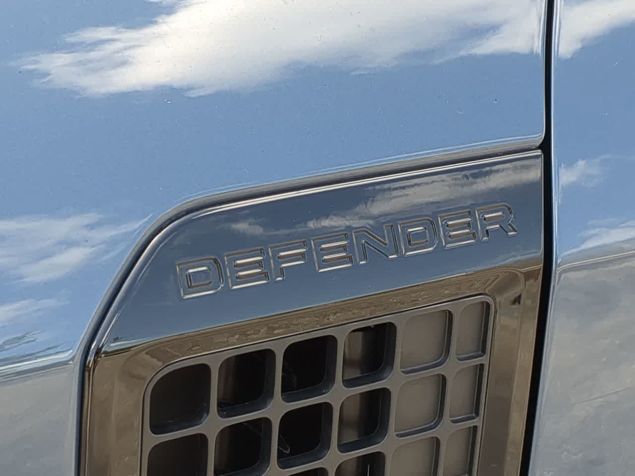 Certified 2025 Land Rover Defender 110 X-Dynamic SE AWD/4WD image 13