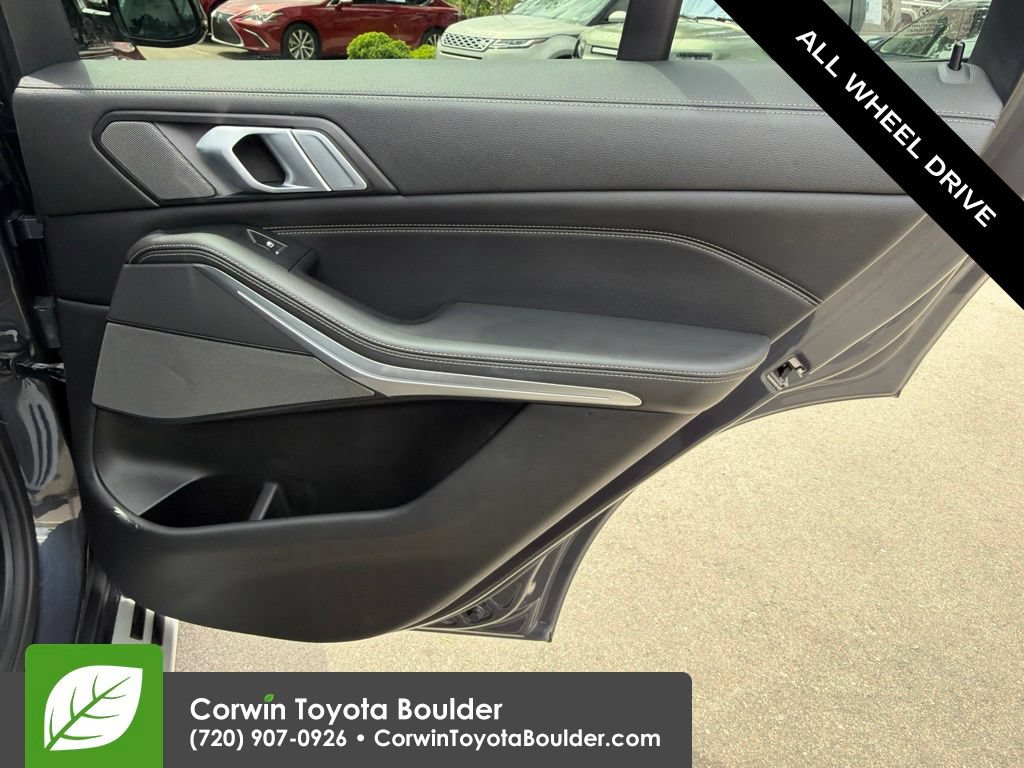 Used 2019 BMW X5 xDrive50i w/ Parking Assistance Package AWD/4WD image 14