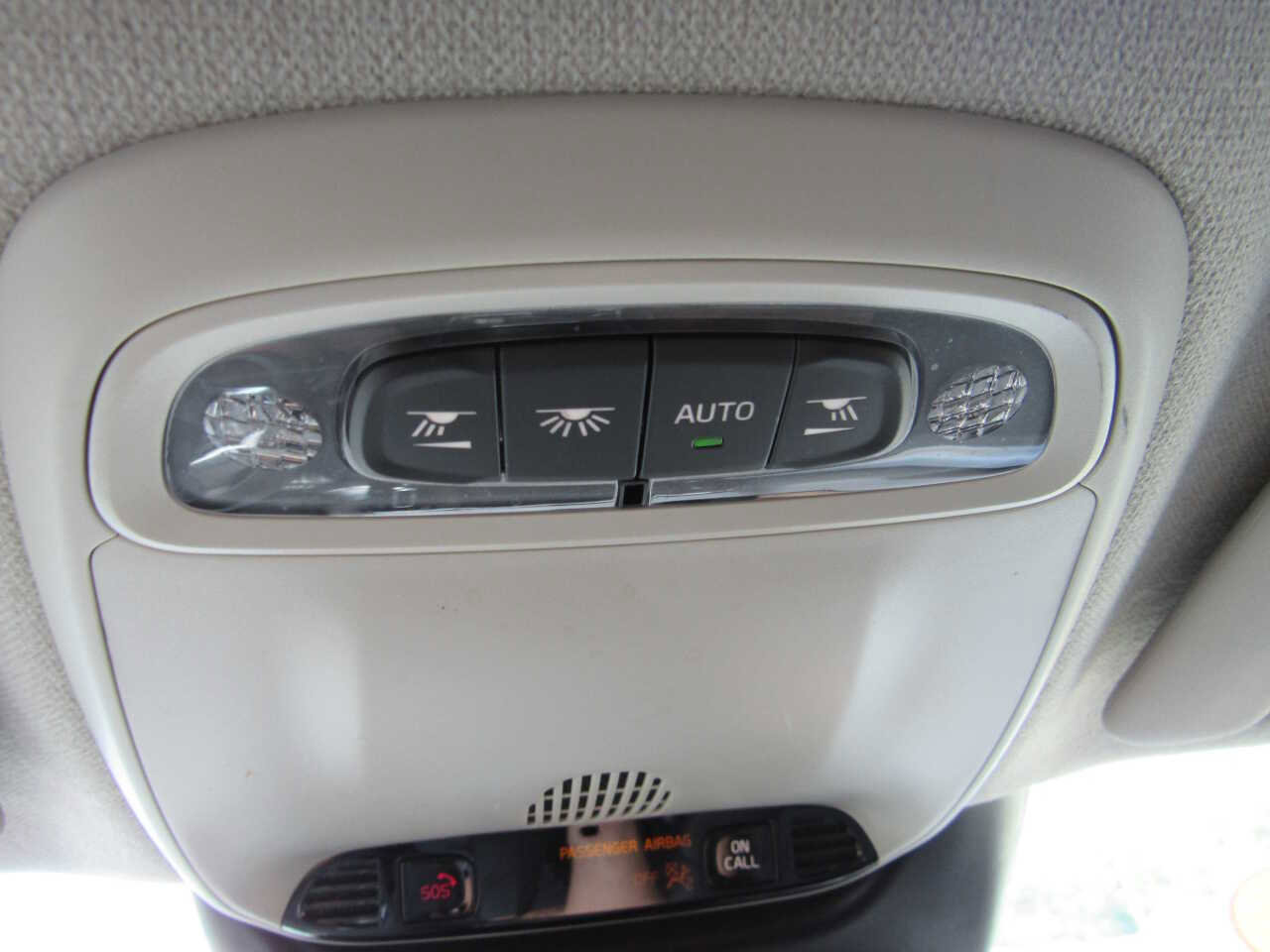 Used 2021 Volvo XC40 T5 Momentum image 19