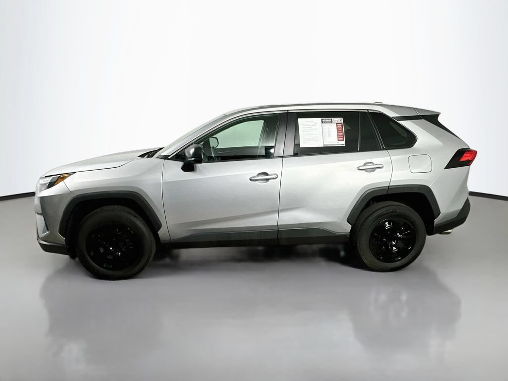 Used 2024 Toyota RAV4 LE AWD/4WD image 5