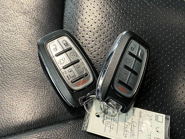 Used 2018 Chrysler Pacifica Touring-L image 28