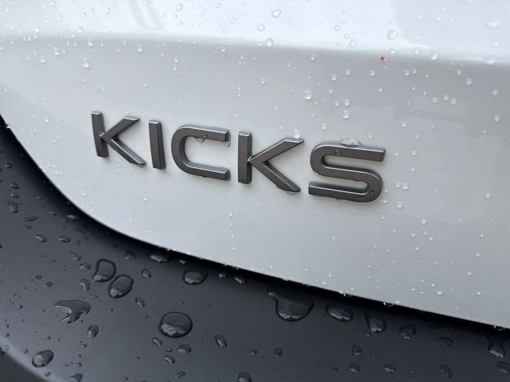 New 2026 Nissan Kicks SR w/ SR Premium Package FWD image 10
