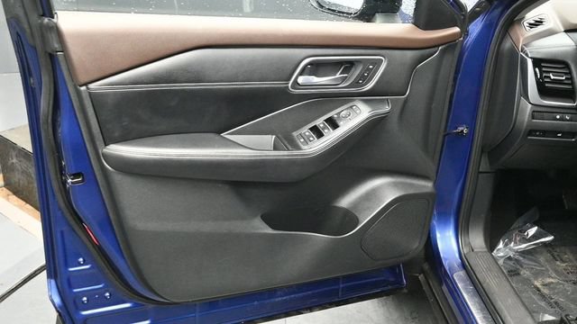 Used 2021 Nissan Rogue Platinum AWD/4WD image 16