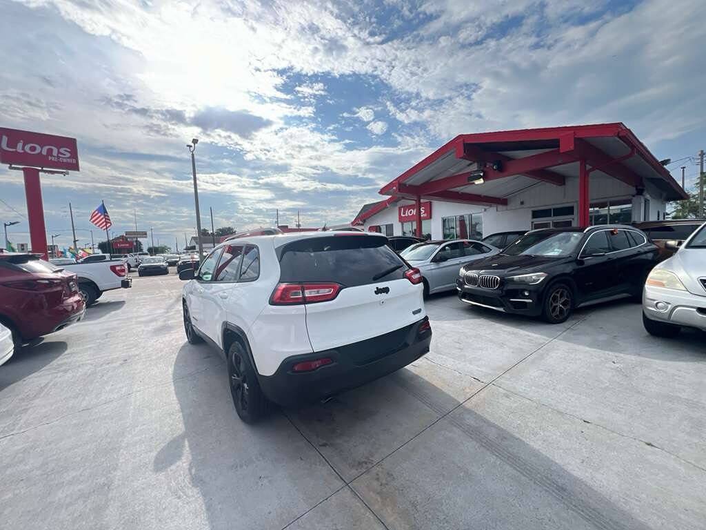 Used 2016 Jeep Cherokee Latitude w/ Cold Weather Group FWD image 15