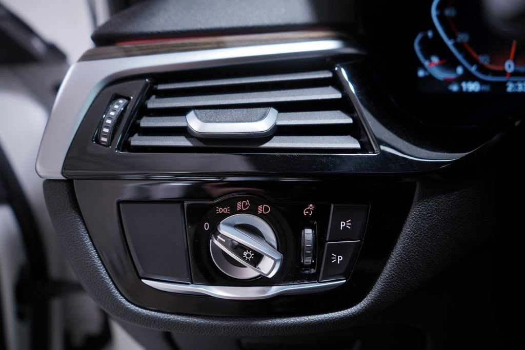 Used 2022 BMW 530i w/ Convenience Package image 19