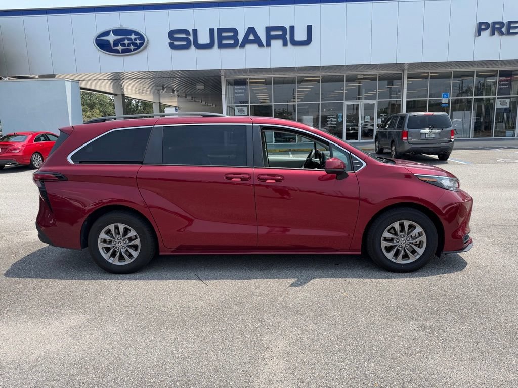Used 2022 Toyota Sienna LE FWD video 2