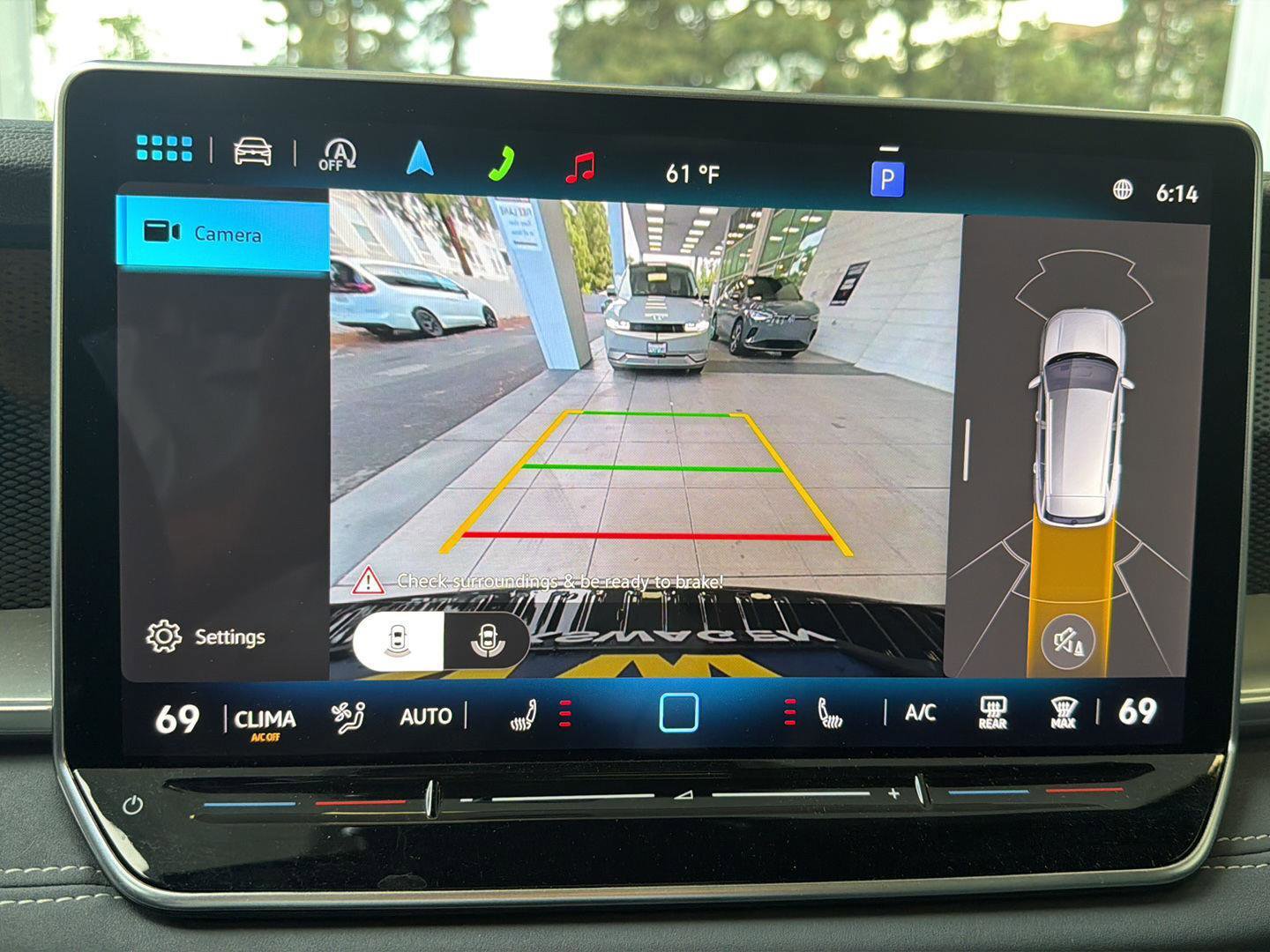 Certified 2025 Volkswagen Tiguan SE R-Line AWD/4WD image 21