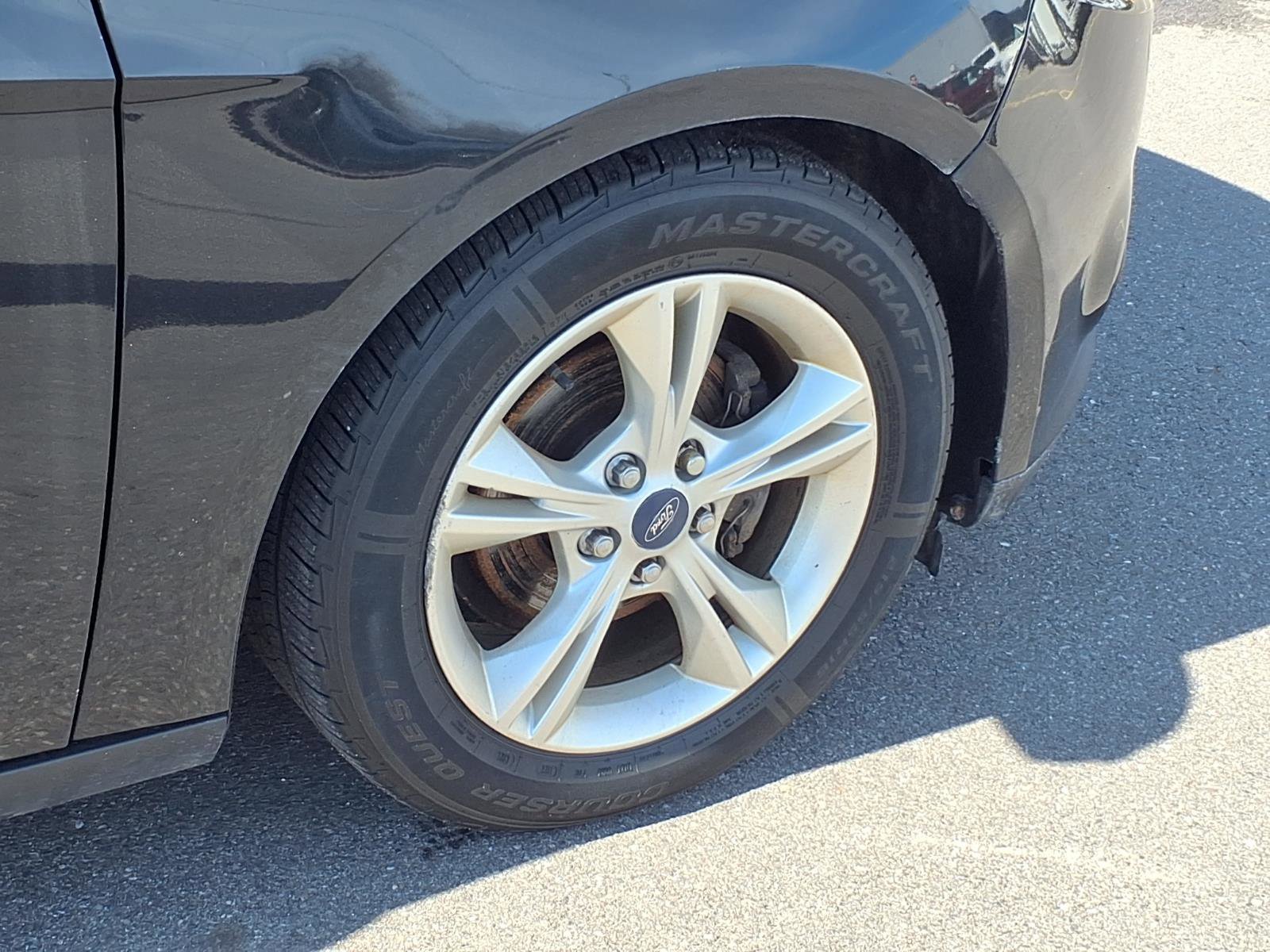 Used 2014 Ford Focus SE w/ SE Winter Package image 23