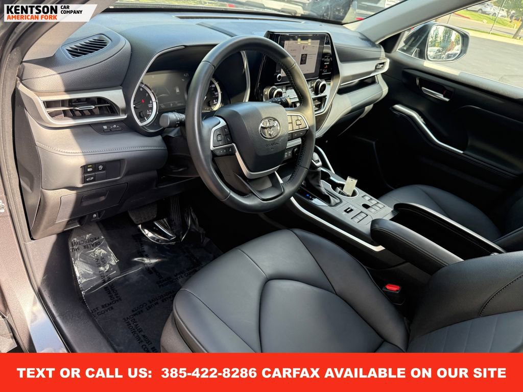 Used 2025 Toyota Highlander XLE image 36
