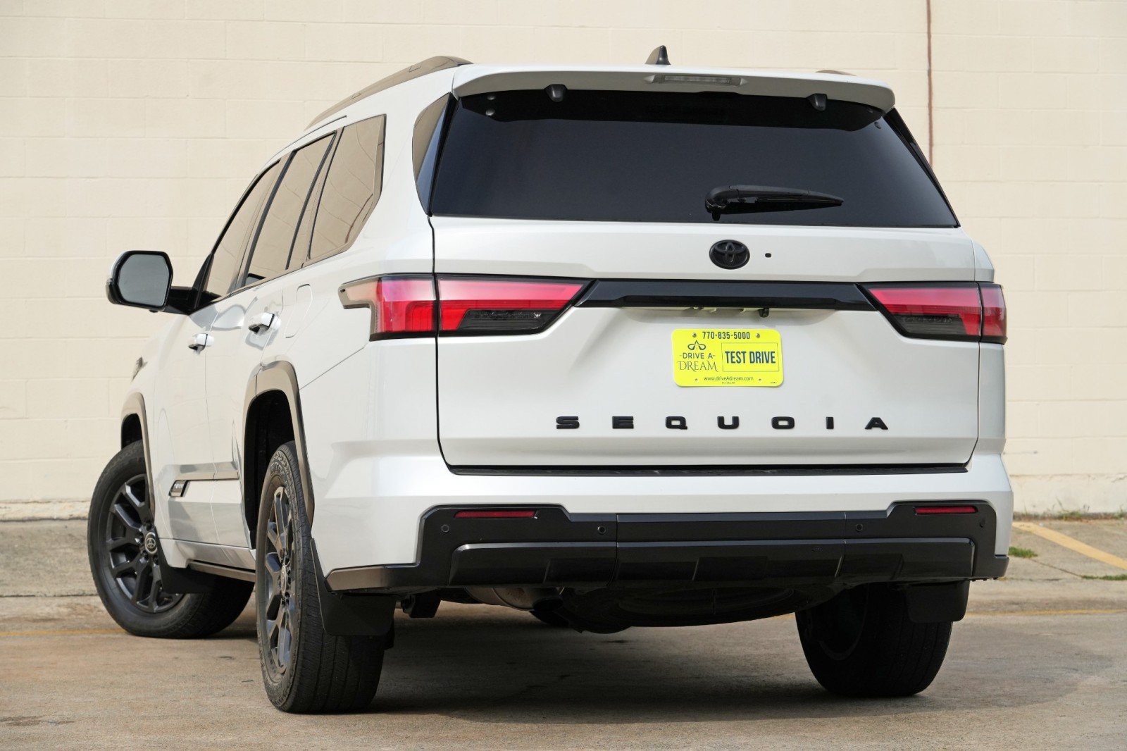 Used 2024 Toyota Sequoia Platinum AWD/4WD image 6