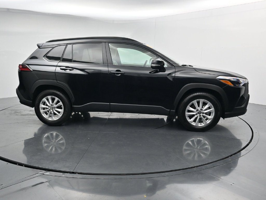 Used 2026 Toyota Corolla Cross LE FWD image 9