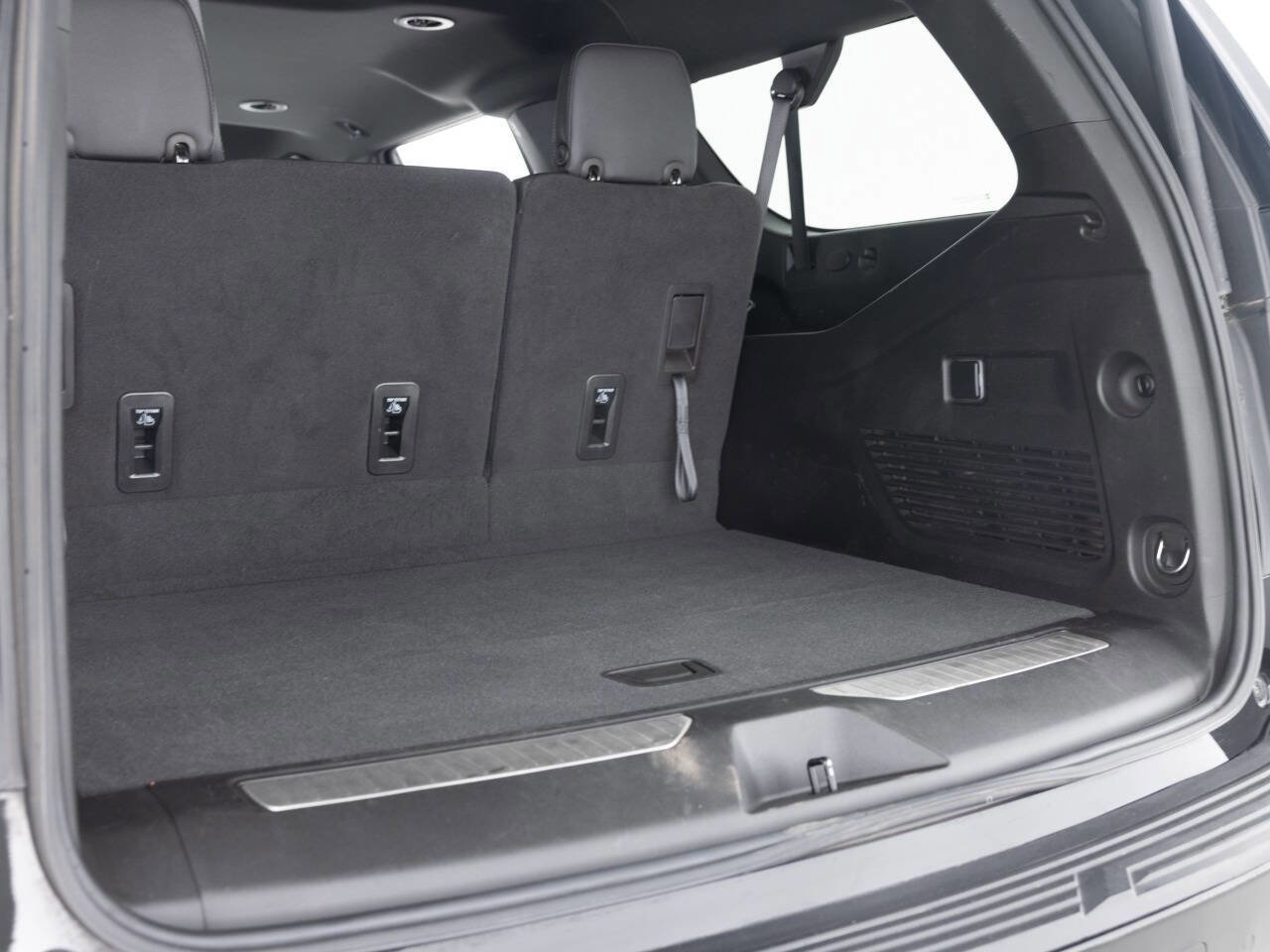 Used 2023 Chevrolet Suburban RST image 45