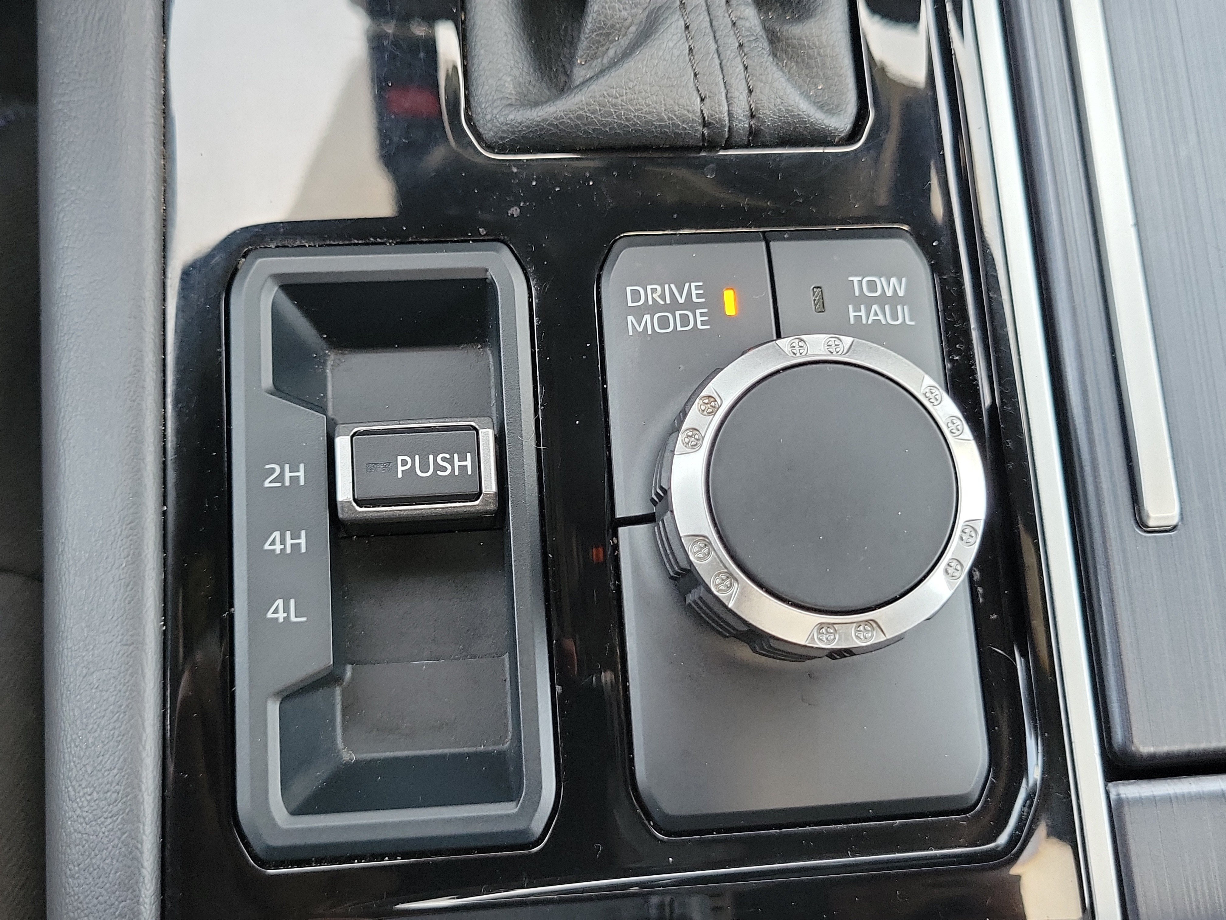 Used 2024 Toyota Tundra Platinum AWD/4WD image 35
