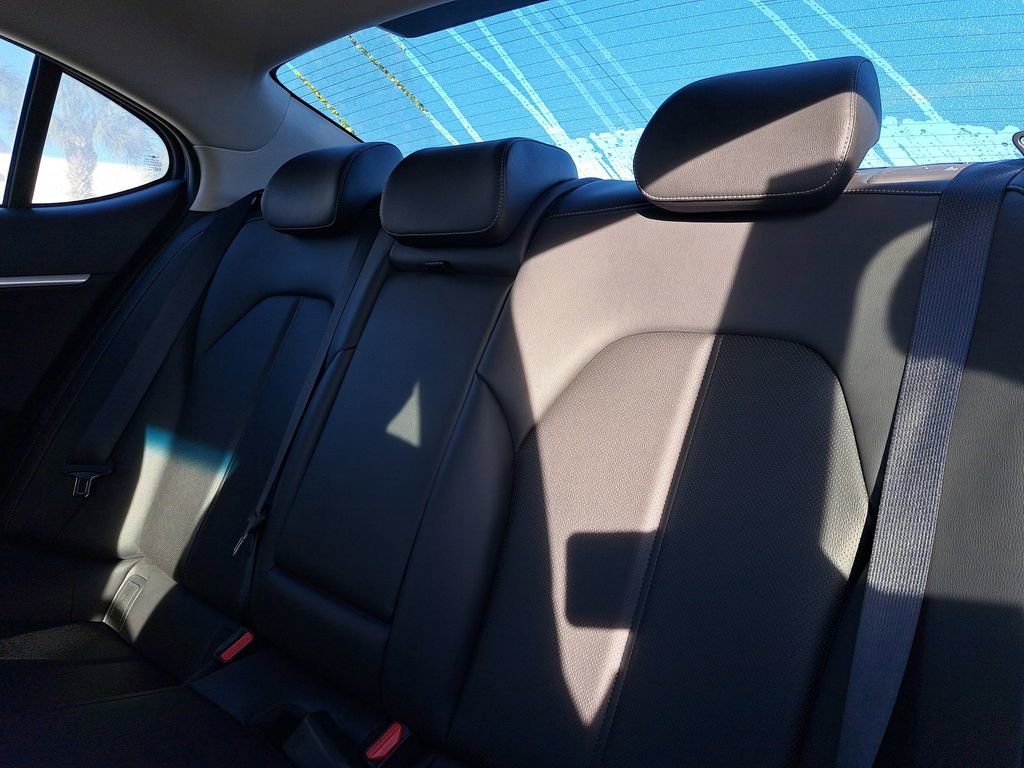 Used 2023 Genesis G70 2.0T image 8