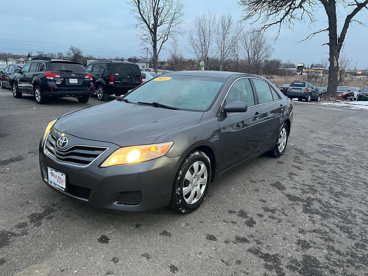 Used 2011 Toyota Camry LE FWD image 1