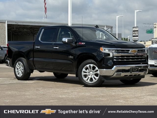 Used 2022 Chevrolet Silverado 1500 LTZ w/ Z71 Off-Road Package AWD/4WD image 2