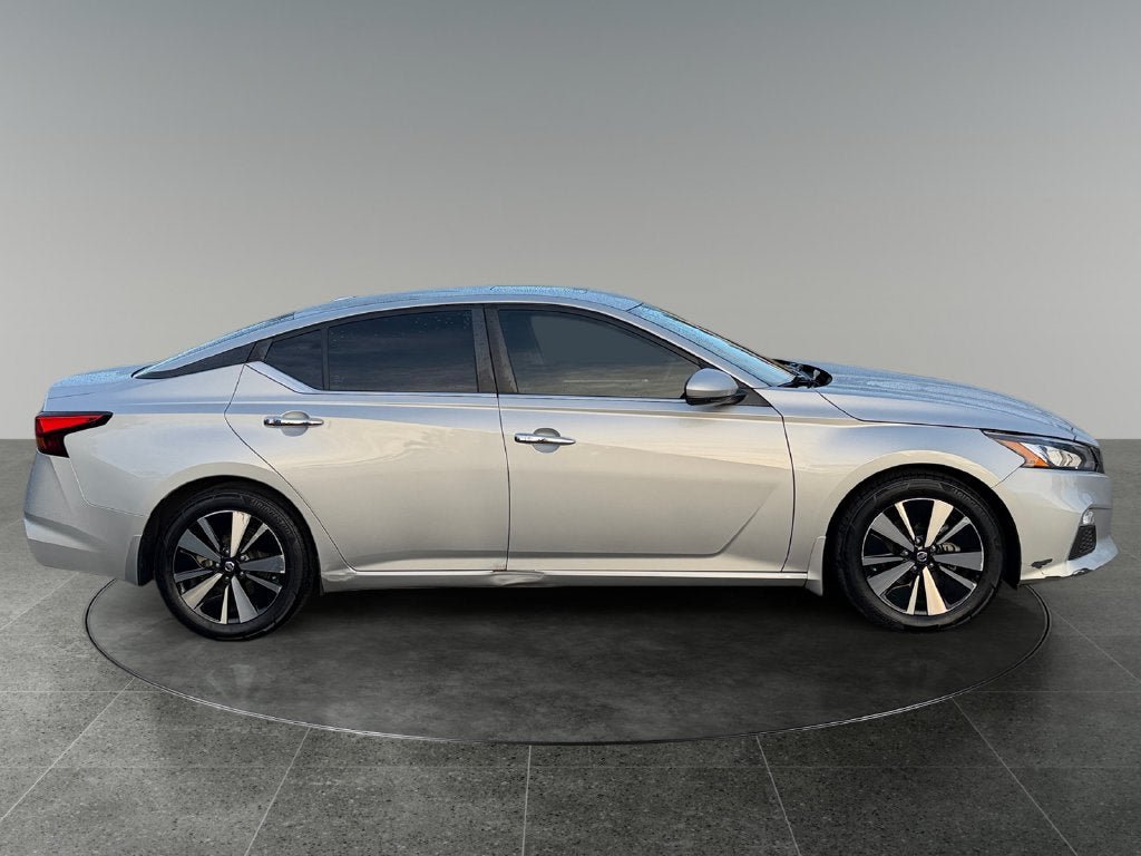 Used 2021 Nissan Altima 2.5 SV w/ SV Premium Package FWD image 11